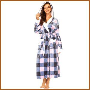 Soft Plush Fleece Hooded Bathrobe with Pockets, Polyester
